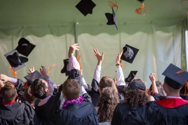 Inspirational Graduation Messages That Ignite the Future